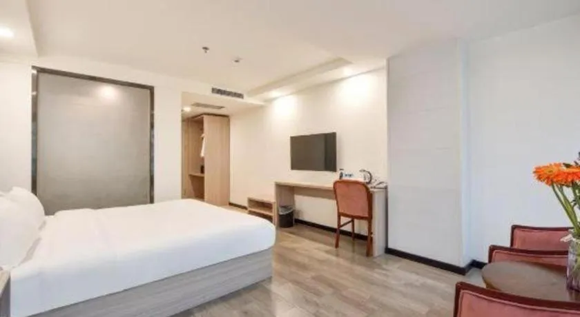 Bed in Dalian Bohai Pearl Hotel