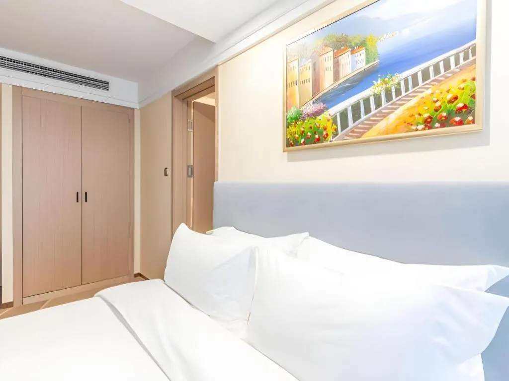 Bed in Dalian Bohai Pearl Hotel