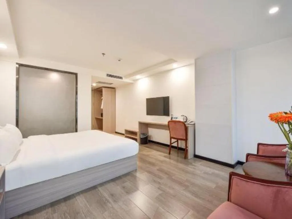 Bed in Dalian Bohai Pearl Hotel