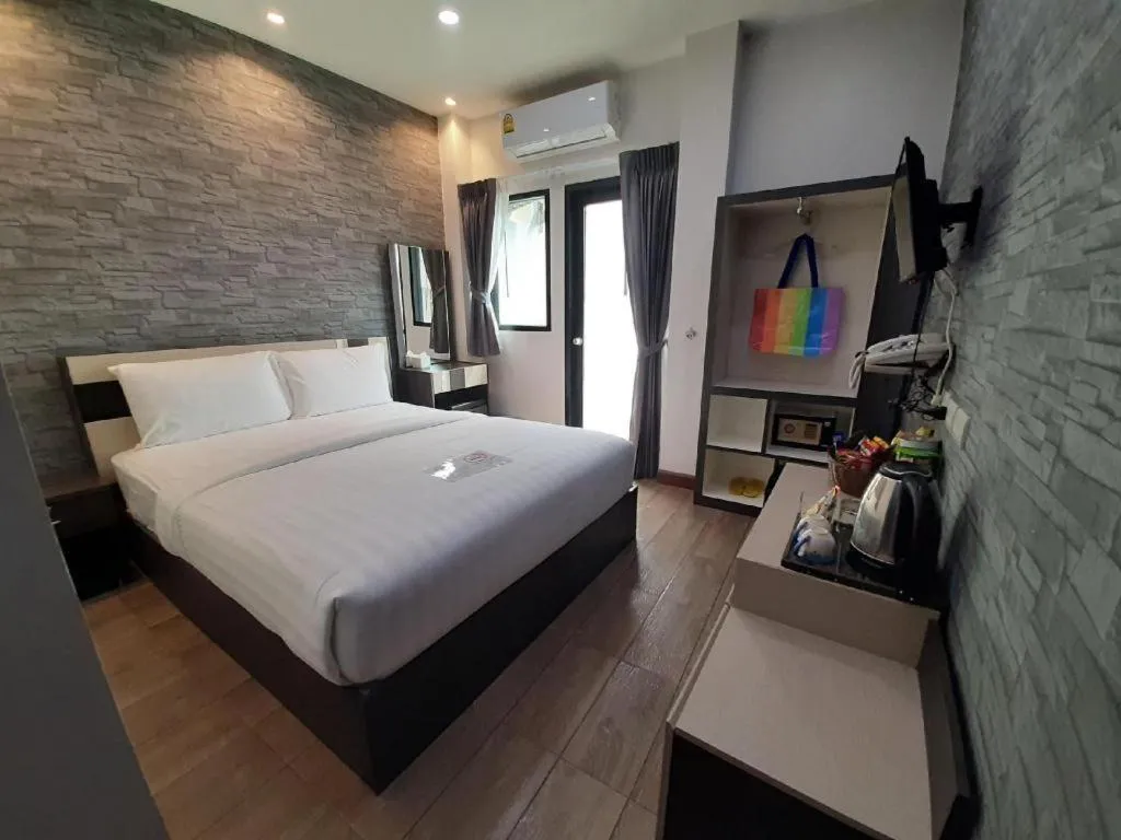 Bed in Rainbow Sky Hotel Samet