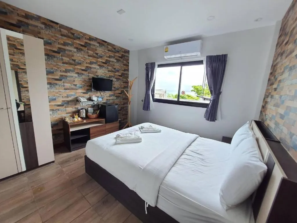 Bed in Rainbow Sky Hotel Samet