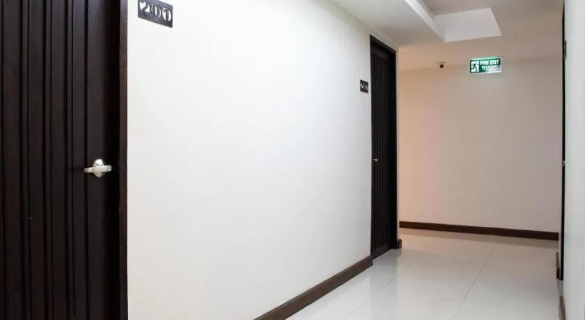 White House Asoke Sukhumvit 18