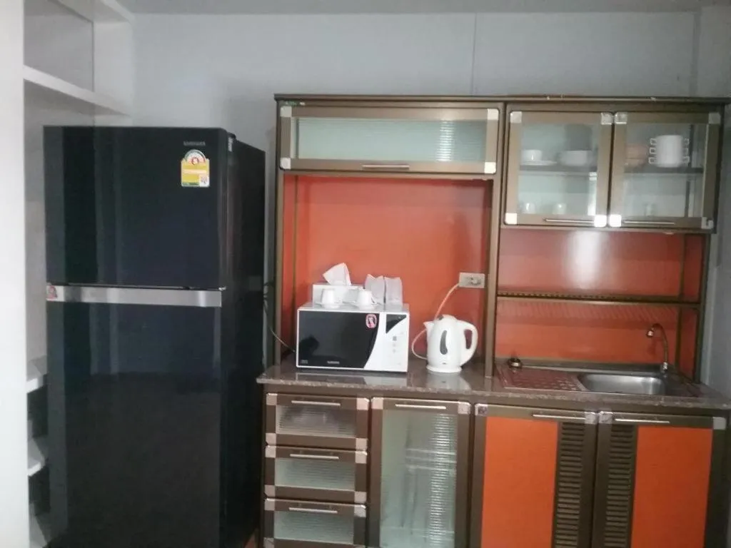 White House Asoke Sukhumvit 18