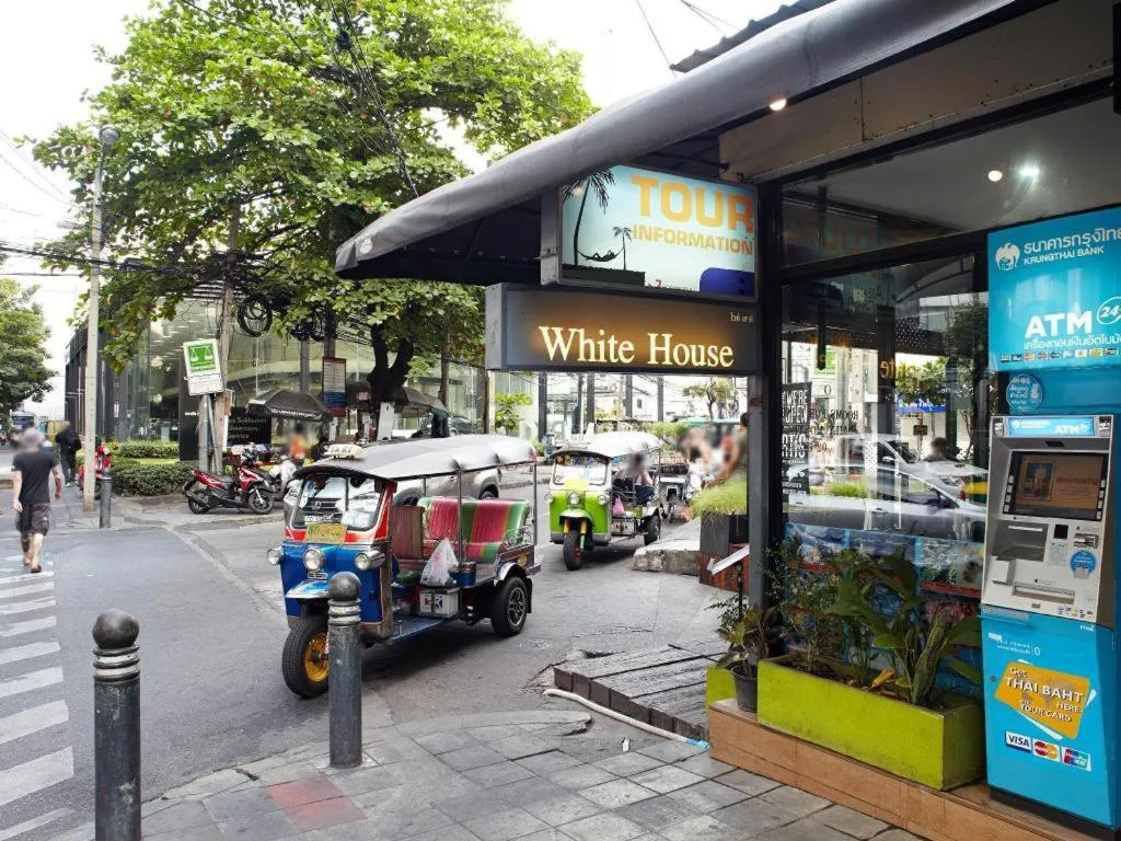 White House Asoke Sukhumvit 18