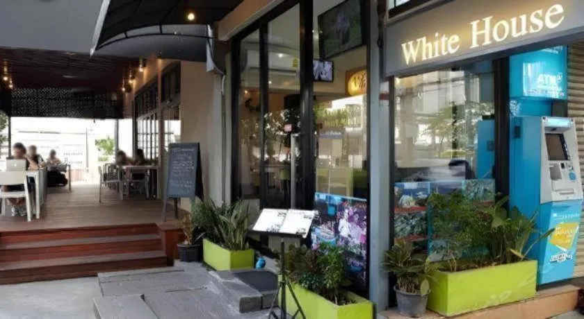 White House Asoke Sukhumvit 18