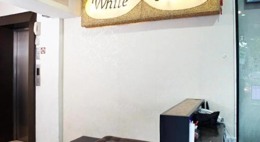 White House Asoke Sukhumvit 18