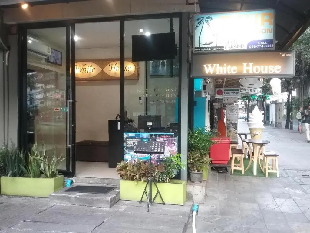 White House Asoke Sukhumvit 18