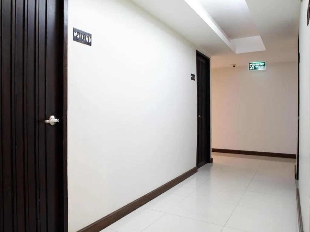 White House Asoke Sukhumvit 18