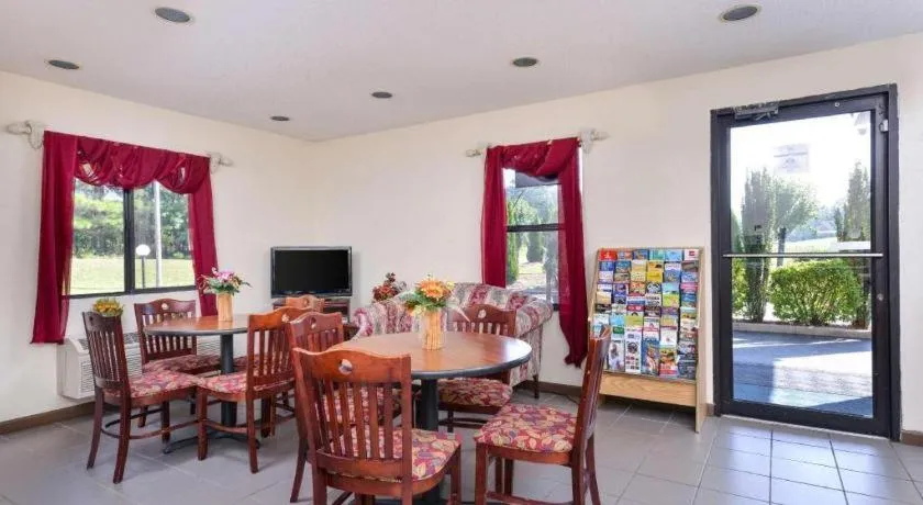 Baymont by Wyndham Acworth