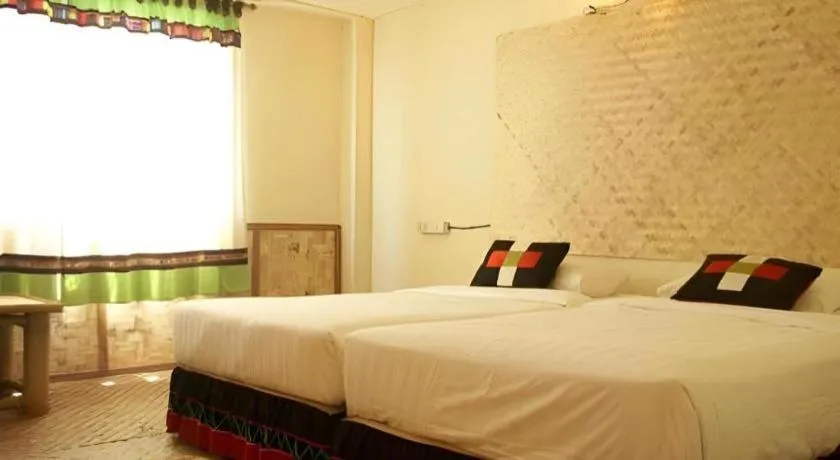 Bed in Phumanee Home Hotel