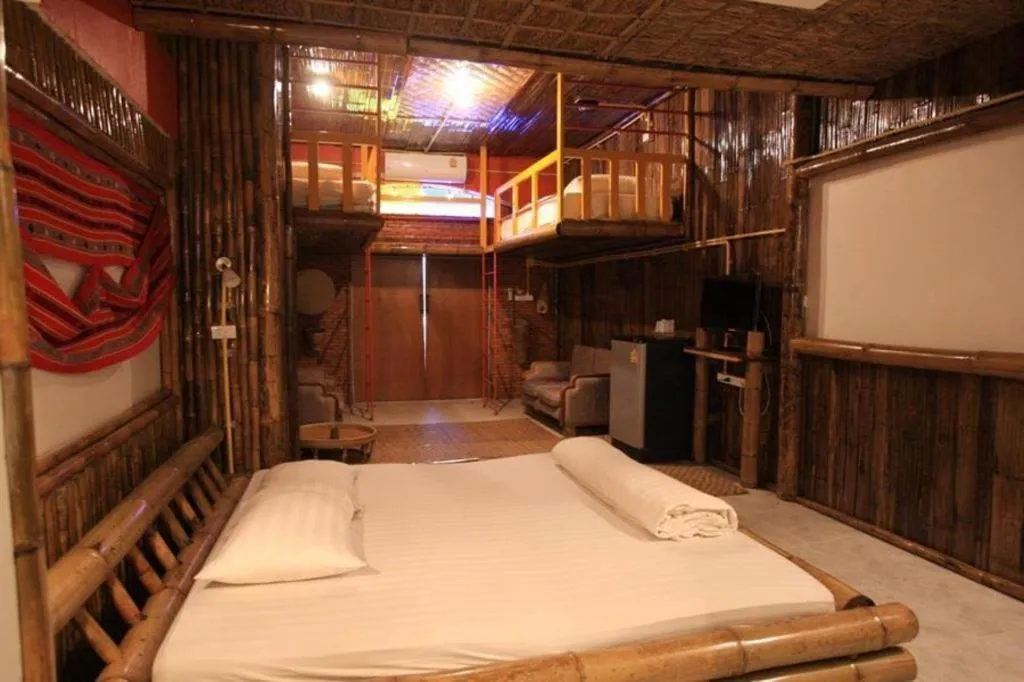 Bed in Phumanee Home Hotel