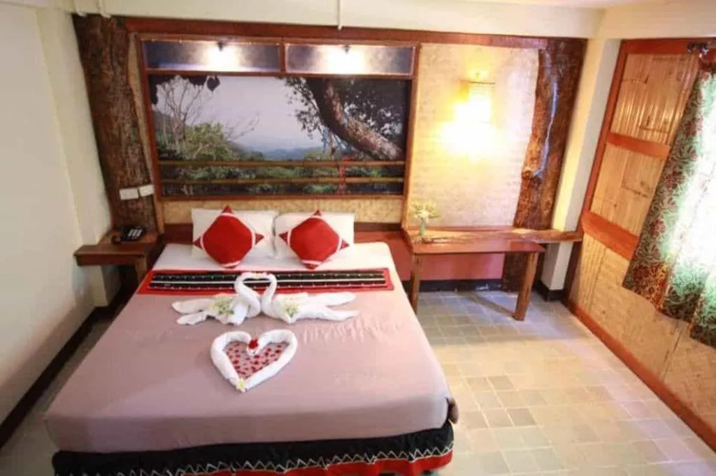 Bed in Phumanee Home Hotel