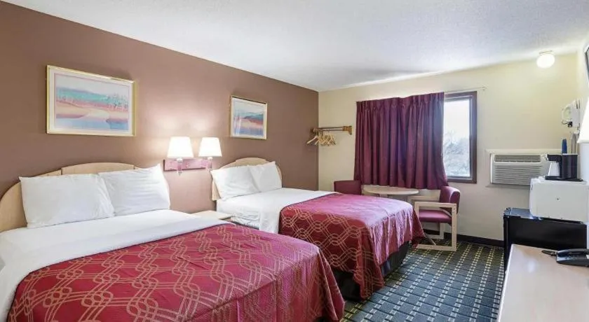 Bed in Americas Best Value Inn Beatrice