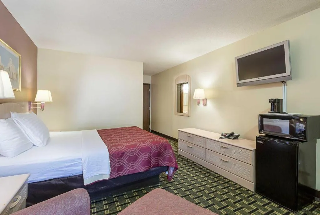 Bed in Americas Best Value Inn Beatrice