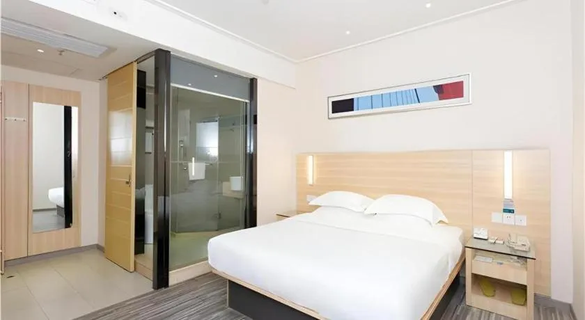 Bed in City Comfort Inn Jiangmen Xinhui Xiangshan Park