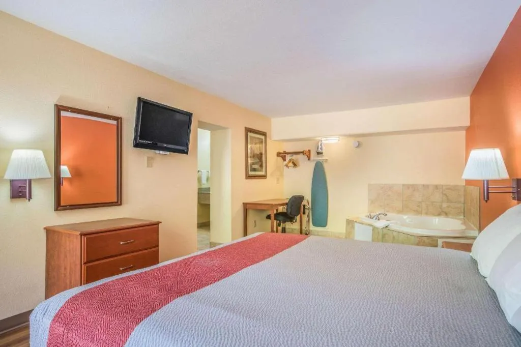 Bed in Rodeway Inn & Suites