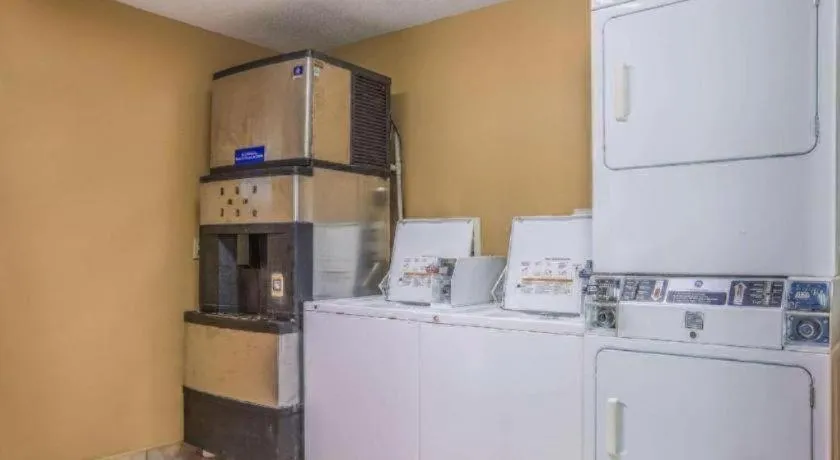 Rodeway Inn & Suites