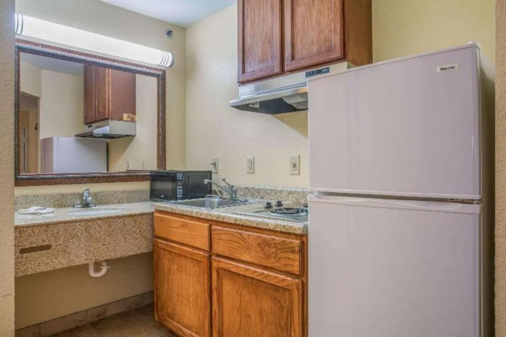 Rodeway Inn & Suites