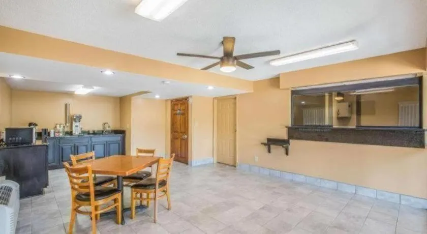 Rodeway Inn & Suites