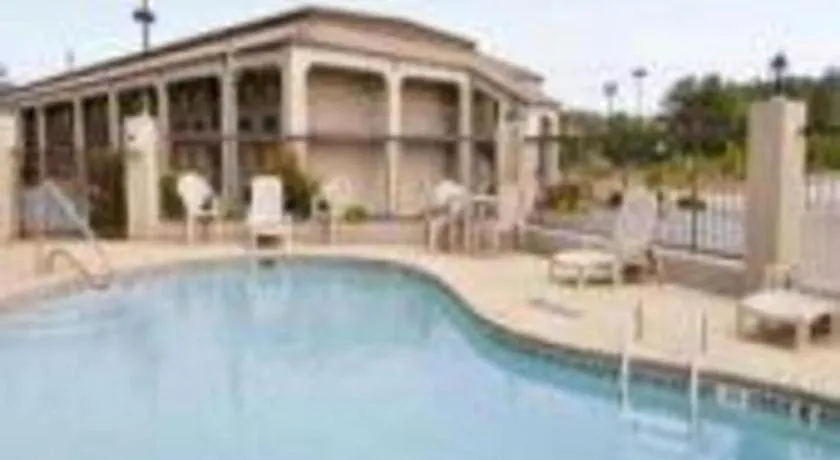 Rodeway Inn & Suites