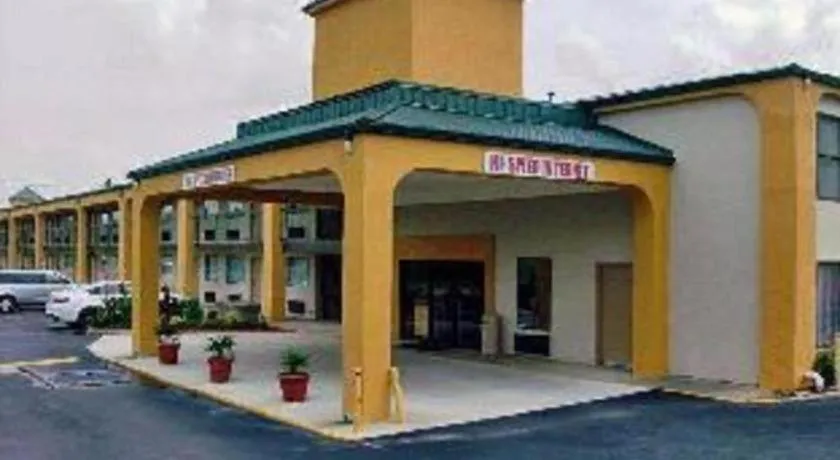 Rodeway Inn & Suites