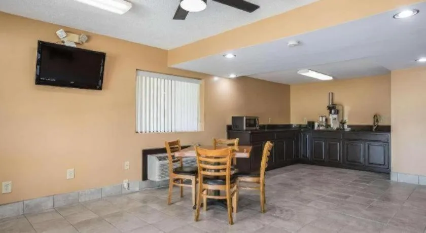 Rodeway Inn & Suites