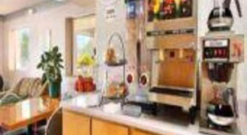 Rodeway Inn & Suites