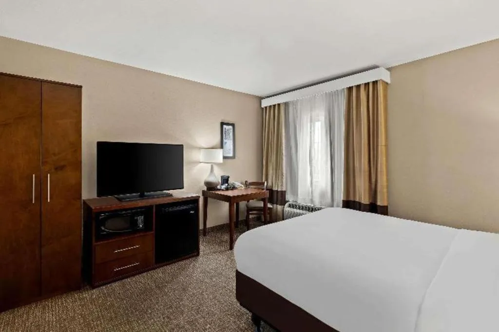 Bed in Comfort Inn Tucson Central