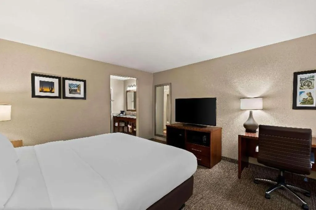 Bed in Comfort Inn Tucson Central