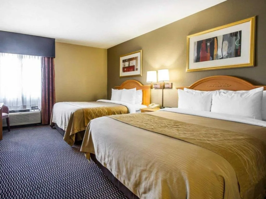 Bed in Comfort Inn Tucson Central