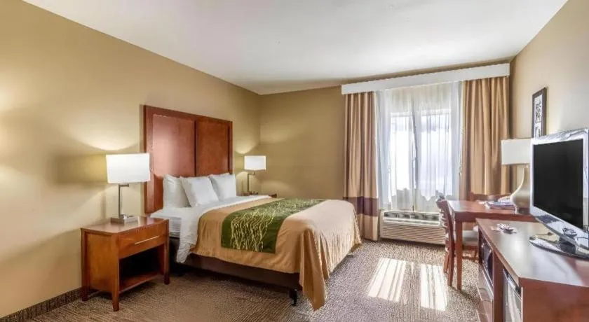 Bed in Comfort Inn Tucson Central