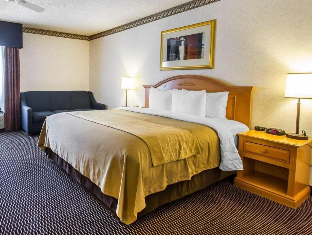 Bed in Comfort Inn Tucson Central