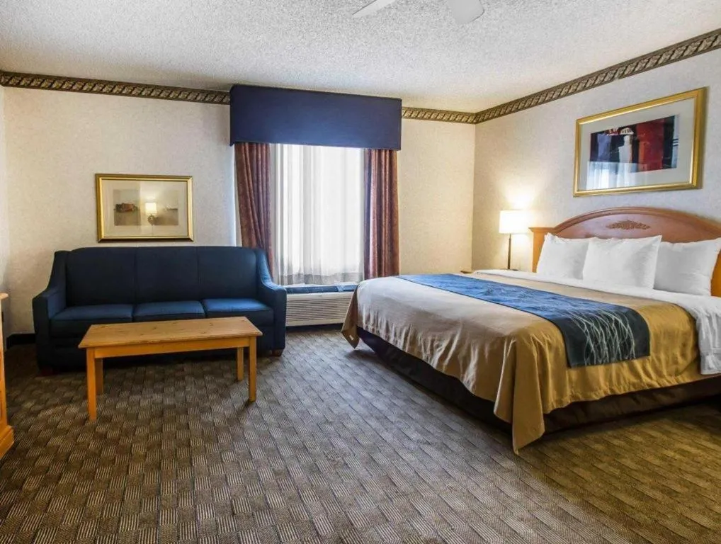 Bed in Comfort Inn Tucson Central