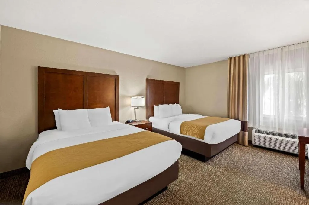 Bed in Comfort Inn Tucson Central