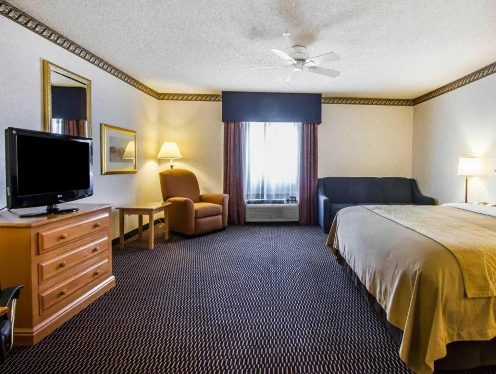 Bed in Comfort Inn Tucson Central