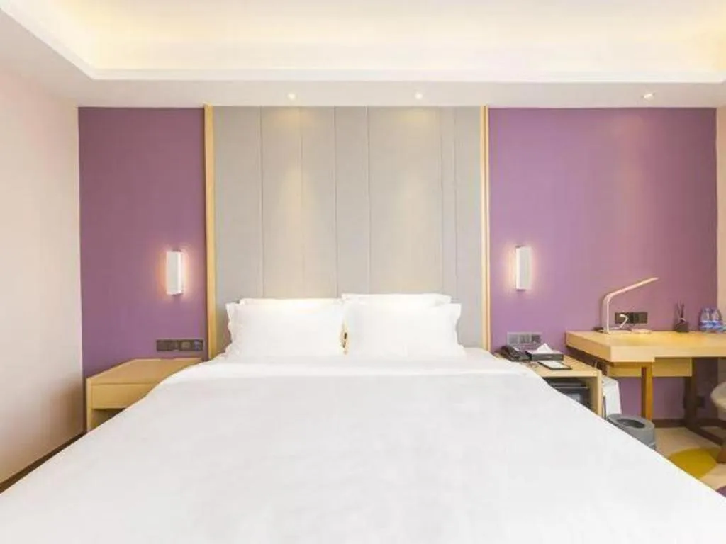 Bed in Lavande Hotels Guangzhou Zhihui City