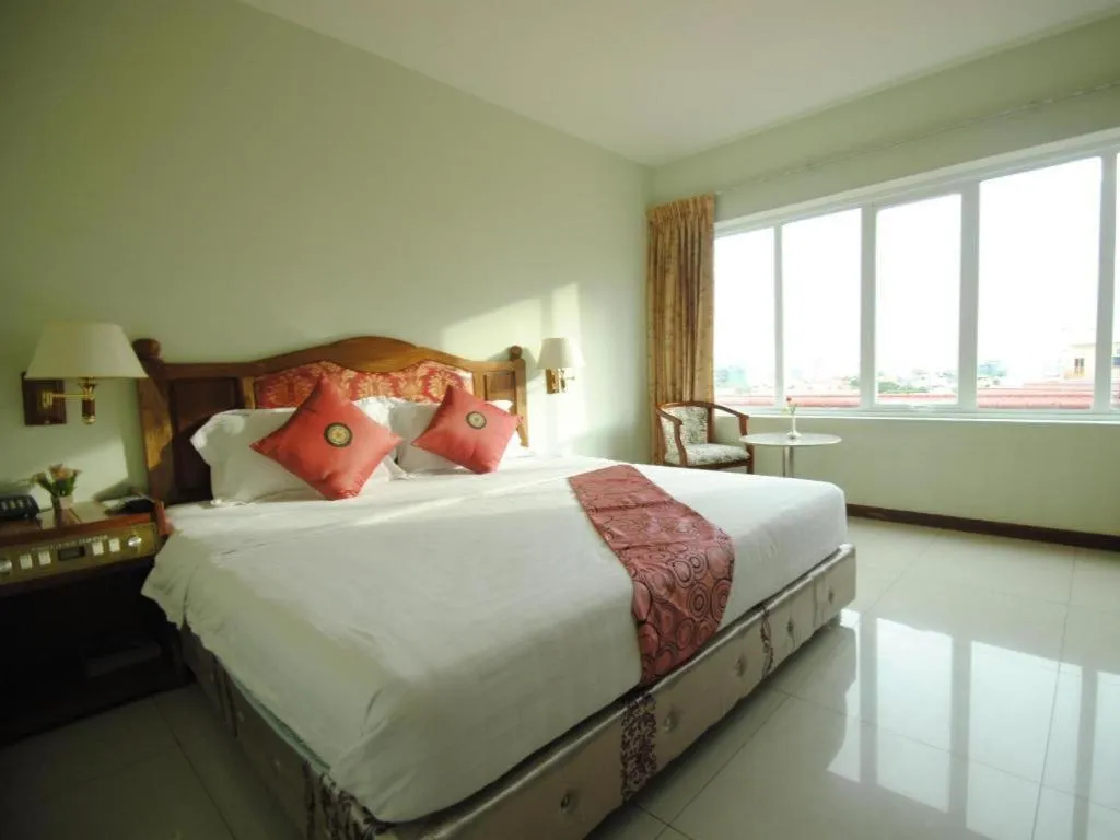 Bed in Midland Hotel