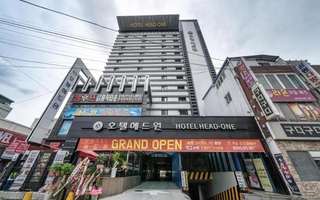 Hotel Head-One