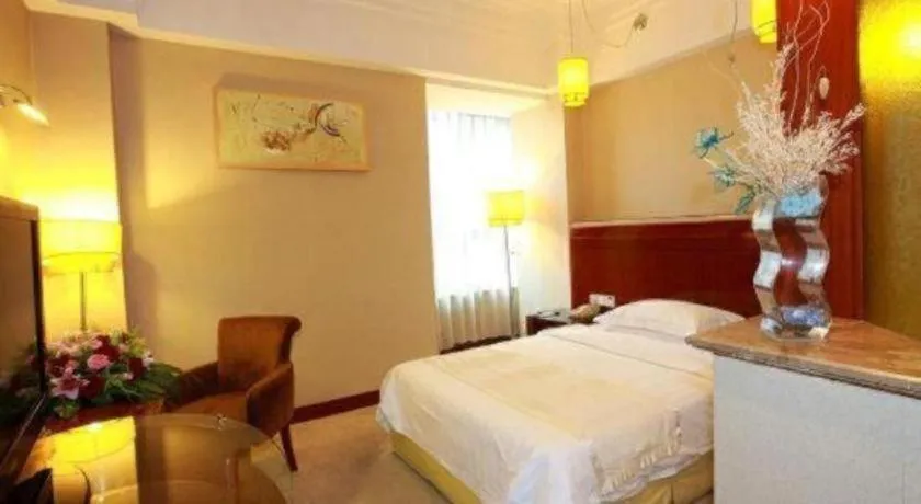 Bed in Jinrong International Hotel