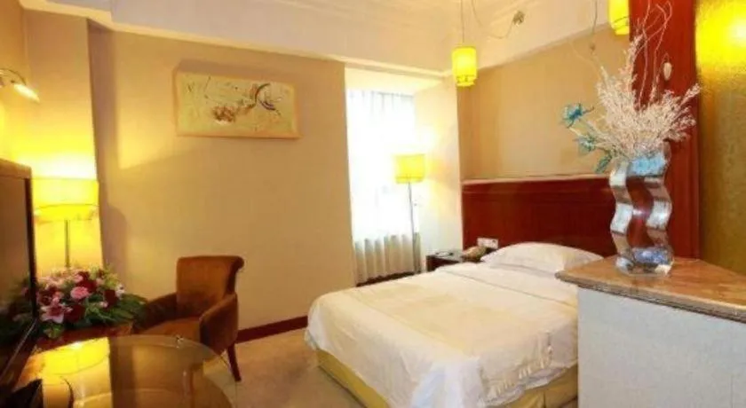 Bed in Jinrong International Hotel