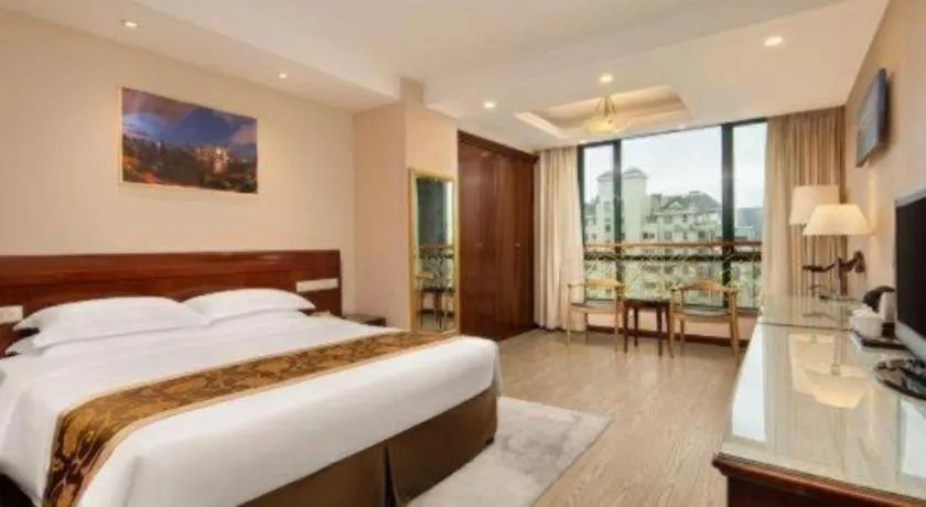 Bed in Jinrong International Hotel