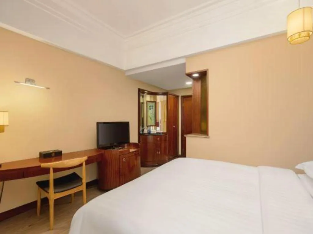 Bed in Jinrong International Hotel