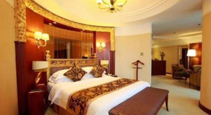 Bed in Jinrong International Hotel