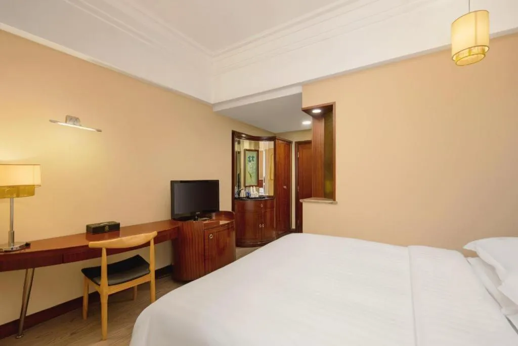 Bed in Jinrong International Hotel