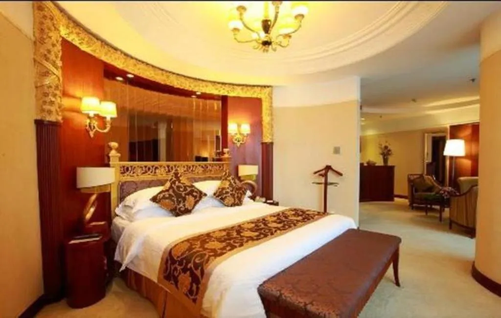 Bed in Jinrong International Hotel