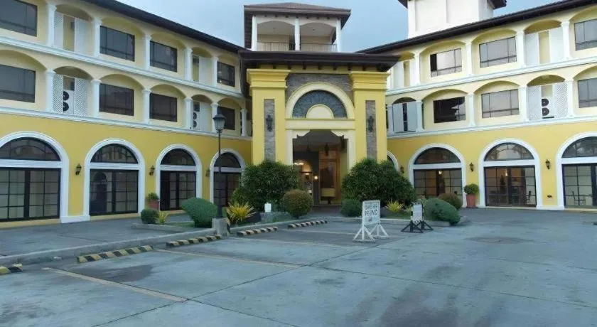 Planta Centro Bacolod Hotel & Residences