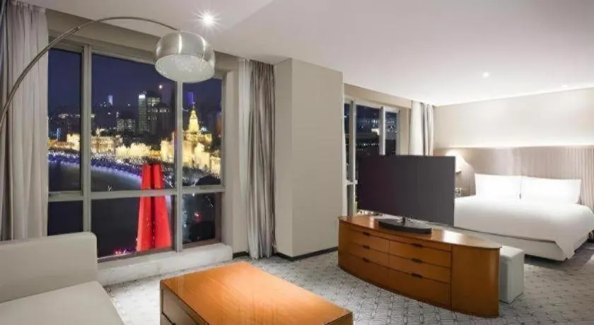 Bed in Shanghai Bund South China Harbour View Hotel