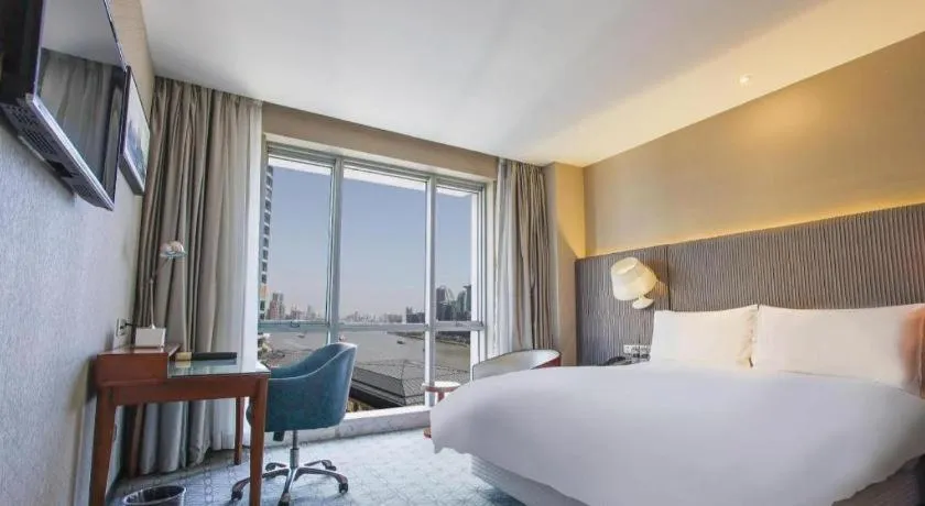 Bed in Shanghai Bund South China Harbour View Hotel