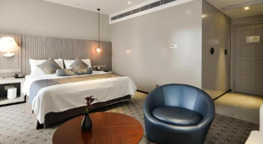 Bed in Shanghai Bund South China Harbour View Hotel