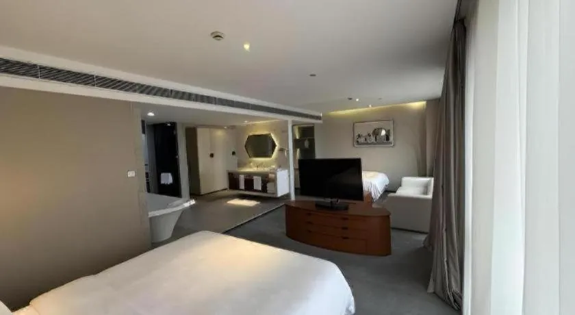 Bed in Shanghai Bund South China Harbour View Hotel